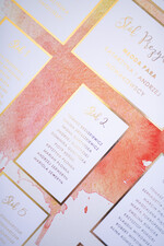 Plany stołów Glamour welurowe tablica informacyjna dla gości weselnych, klasyczne złote napisy w stylu glamour1