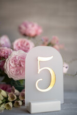 Numery na stół Akryl numerek na stół weselny najpiekniejsze eleganckie satynowy akryl 4