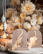 Numery na stół Akryl numerki na stół weselny, akrylowe numery na stół weselny, złoty numerek na stoły weselne, numeracja stolow na weselu, eleganckie numerki na stol weselny27