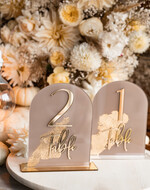 Numery na stół Akryl numerki na stół weselny, akrylowe numery na stół weselny, złoty numerek na stoły weselne, numeracja stolow na weselu, eleganckie numerki na stol weselny14