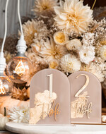 Numery na stół Akryl numerki na stół weselny, akrylowe numery na stół weselny, złoty numerek na stoły weselne, numeracja stolow na weselu, eleganckie numerki na stol weselny3