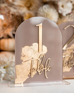 Numery na stół Akryl numerki na stół weselny, akrylowe numery na stół weselny, złoty numerek na stoły weselne, numeracja stolow na weselu, eleganckie numerki na stol weselny1