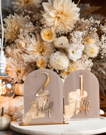 Numery na stół Akryl numerki na stół weselny, akrylowe numery na stół weselny, złoty numerek na stoły weselne, numeracja stolow na weselu, eleganckie numerki na stol weselny21