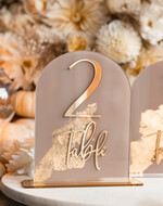 Numery na stół Akryl numerki na stół weselny, akrylowe numery na stół weselny, złoty numerek na stoły weselne, numeracja stolow na weselu, eleganckie numerki na stol weselny20