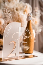 Numery na stół Akryl Zestaw na stół weselny złote numerki na stoły weselne, elegancka i nowoczesna forma karty dań na weselu, menu weselne ze szkła, numerek i menu razem 9