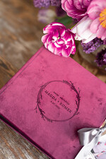 Księgi wpisów gości welurowe bordowa welurowa ksiega gosci na zdjecia z fotobudki na fotki z instaxa i fotobudki, mała księga 21/2112