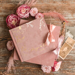 Księgi wpisów gości welurowe welurowa, aksamitna księga gości z pudełkiem, złote napisy na okładce, księga pamiątkowa na wesele i wpisy gosci weselnych10