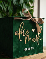 Pudełko na koperty  glamour Personalizowana zielona welurowa kopertówka ze złotymi napisami, ciemnozielony cieniowany welur, pudełko na koperty, pomysł na pudełko na pieniądze podczas wesela5