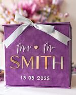 Pudełko na koperty  glamour Elegancka welurowa kopertówka ze złotymi napisami, fioletowy cieniowany welur, pudełko na koperty złote napisy, kopertowka z weluru w stylu glamour2