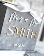 Pudełko na koperty  glamour Elegancka szara welurowa kopertówka ze złotymi napisami, szary cieniowany welur, pudełko na koperty, pomysł na pudełko na pieniądze podczas wesela1