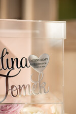 Pudełko na koperty  glamour przezroczysta kopertówka skrzynka na koperty weselne pudełko na kartki ślubne srebrne napisy wasze imiona1