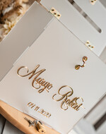 Pudełko na koperty  glamour elegancka satynowa kopertówka na koperty, pudełko na koperty mlecznej pleksy, pomysł na pudełko na koperty na weselu, akrylowe pudełko na koperty 0