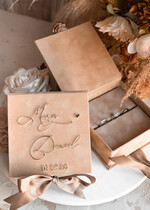 Pudełka Szkatułki na Obrączki glamour welurowa szkatułka na obrączki wasze imiona i data, welurowe pudełko na obrączki ślubne, eleganckie aksamitne pudełko na obrączki ze złotymi napisami, wesele glamour7