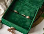Pudełka Szkatułki na Obrączki glamour zielone welurowe pudełko na obrączki ślubne, eleganckie aksamitne pudełko na obrączki ze złotymi napisami,  zielona welurowa szkatułka na obrączki wasze imiona 5
