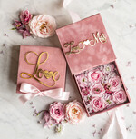 Pudełka Szkatułki na Obrączki glamour szkatułka na obrączki wasze imiona i data, welurowe pudełko na obrączki ślubne, eleganckie aksamitne pudełko na obrączki ze złotymi napisami, wesele glamour1