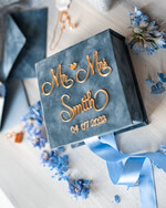 Pudełka Szkatułki na Obrączki glamour welurowa szkatułka na obrączki wasze imiona i data, welurowe pudełko na obrączki ślubne, eleganckie aksamitne pudełko na obrączki ze złotymi napisami8