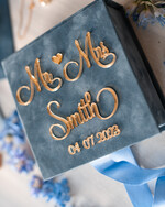 Pudełka Szkatułki na Obrączki glamour welurowa szkatułka na obrączki wasze imiona i data, welurowe pudełko na obrączki ślubne, eleganckie aksamitne pudełko na obrączki ze złotymi napisami7