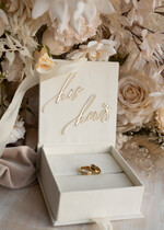 Pudełka Szkatułki na Obrączki glamour piękne welurowe pudełeczko na obrączki ślubne, złote napisy na pudełeczku, welurowa szkatułka na obrączki, aksamitne pudełeczko na obrączki w kolorze ecru5