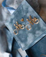 Pudełka Szkatułki na Obrączki glamour welurowa szkatułka na obrączki wasze imiona i data, welurowe pudełko na obrączki ślubne, eleganckie aksamitne pudełko na obrączki ze złotymi napisami1