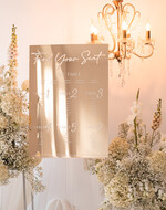 Plany stołów złote na lustrze  Złoty plan usadzenia gości, plan stołów na weselu złote lustro, plan stolow glamour, złota plansza weselna, plan usadzenia gosci na weselu na zlotym lustrze 1