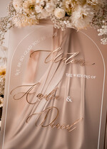 Plany stołów na pleksie - akryl Tablica powitalna slubna glamour, elegancka powitalna plansza ze złotymi literami, rama powitanie na weselu plansza powitalna na pleksie ze zlotymi literami14