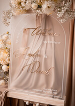 Plany stołów na pleksie - akryl Tablica powitalna slubna glamour, elegancka powitalna plansza ze złotymi literami, rama powitanie na weselu plansza powitalna na pleksie ze zlotymi literami13