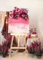 Plany stołów na pleksie - akryl Różowa Tablica powitalna slubna glamour, elegancka powitalna plansza ze złotymi literami, rama powitanie na weselu plansza powitalna na pleksie ze zlotymi literami10