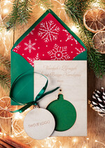 Kartki świąteczne z logo firmy z magnesem lub zawieszką na choinkę kartki świąteczne dla firm Drewniana bombka zawieszka na choinke z Logo firmy świateczna kartka firmowa 1