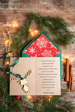 Kartki świąteczne z logo firmy z magnesem lub zawieszką na choinkę kartki świąteczne dla firm Drewniana bombka zawieszka na choinke z Logo firmy świateczna kartka firmowa z jelonkiem1