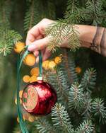 Prezenty oferta dla Firm drobne prezenty dla firm Prezent Biznesowy Na Święta z Logo Ekskluzywna Bombka z logo na choinkę z Logo Firmy życzenia zapakowane w  drewniane pudełko 2