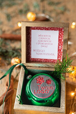 Prezenty oferta dla Firm drobne prezenty dla firm Prezent Biznesowy Na Święta z Logo Ekskluzywna Bombka z logo na choinkę z Logo Firmy , życzenia zapakowane w  drewniane pudełko 4