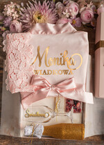 Prezenty dla świadków boxy prezentowy dla Świadkowej, prośba o świadkowanie  box prezentowy dla druhny satynowy szlafrok z koronką prośba o świadkowanie 1