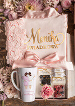 Prezenty dla świadków boxy prezentowy dla Świadkowej, prośba o świadkowanie  box prezentowy dla druhny satynowy szlafrok z koronką, imię  świadkowej na szlafroku 1