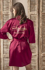 Prezenty dla świadków boxy prezentowy dla Świadkowej, prośba o świadkowanie  czy zostaniesz moją świadkową pomysł na prezent dla świadkowej, Box prezentowy dla świadkowej z bordowym szlafrokiem, zestaw prezentowy dla druhny9