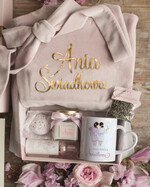 Prezenty dla świadków boxy prezentowe dla Świadkowej, prośba o świadkowanie  Welurowy Szlafrok dla Świadkowej Prośba o świadkowanie zestaw Kubek z Kosmetykami2