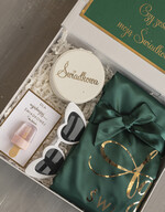 Prezenty dla świadków boxy prezentowy dla Świadkowej, prośba o świadkowanie  prezent dla świadkowej, pomysł na prezent dla świadkowej, Box prezentowy dla świadkowej z zielonym szlafrokiem, zestaw prezentowy dla druhny3