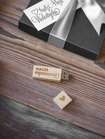 Walentynki prezent na Walentynki dla Niego  prezent na walentynki dla chłopaka śmieszne skarpetki i praktyczny pendrive z grawerem 2