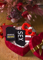 Walentynki prezent na Walentynki dla Niego  prezent na walentynki dla chłopaka śmieszne skarpetki oraz gadżety dla dwojga  5