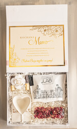 Prezenty dla Mamy zestawy w welurowych i ozdobnych pudełkach  pomysł na prezent z okazji dnia mamy, pudełko z filiżanką i kawą, gotowy do wręczenia prezent dla mamy 0