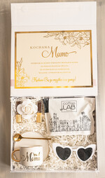 Prezenty dla Mamy zestawy w welurowych i ozdobnych pudełkach  fajne prezenty dla mamy, pudełko z filiżanką i kawą gotowy do wręczenia prezent dla mamy, czarna filiżanka ze spodkiem, pomysł na prezent dla mamy0