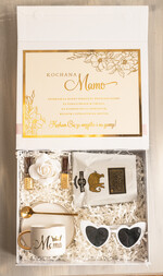 Prezenty dla Mamy zestawy w welurowych i ozdobnych pudełkach  wyjątkowy prezent na dzień mamy, box prezentowy dla mamy z kubkiem, pomysł na prezent z okazji dnia Mamy, kubek z napisem Mama0