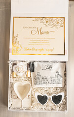 Prezenty dla Mamy zestawy w welurowych i ozdobnych pudełkach  fajne prezenty dla mamy, pudełko z filiżanką i kawą gotowy do wręczenia prezent dla mamy, filiżanka serce ze spodkiem, pomysł na prezent dla mamy0