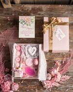 Prezenty dla Mamy Zestawy kosmetyczne  pomysł na prezent dla Mamy na urodziny zestaw kosmetyków, świeca sojowa do masażu dla mamy na urodziny0