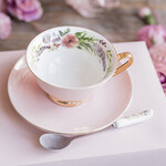 Prezenty dla Mamy Zestawy kosmetyczne  pomysł na prezent z okazji dnia mamy zestaw kosmetyków w zestawie z różową filiżanką ze spodkiem i łyżeczką 8