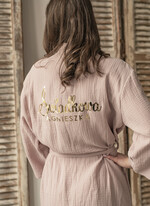 Prezenty dla świadków szlafrok dla świadkowej lekki przewiewny szlafrok pomysł na pytanie czy zostaniesz moją świadkową szlafrok, szlafrok z muślinu z napisami, szlafrok muslinowy dla świadkowej i druhny0