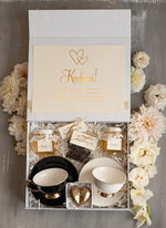  Prezenty dla Młodej Pary  Zestawy z Filiżanką lub Kubkiem Prezenty ślubne, prezent ślubny dla Młodej Pary, zestaw z filiżanką dla Pary Młodej, co dać zamiast kwiatów Parze Młodej, filiżanki dla Pary Młodej, box z filiżankami dla Pary Młodej na ślub0