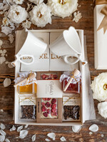  Prezenty dla Młodej Pary  Zestawy z Filiżanką lub Kubkiem pomysł na prezent dla Pary Młodej filiżanki w kształcie serca, zestaw prezentowy dla Pary Młodej, box prezentowy    3