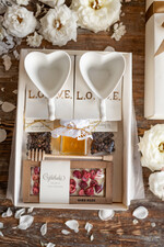  Prezenty dla Młodej Pary  Zestawy z Filiżanką lub Kubkiem Pomysł na prezent ślubny dla Młodej Pary, zestaw z kubkami w kształcie serca3