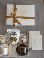  Prezenty dla Młodej Pary  Zestawy z Filiżanką lub Kubkiem Kreatywne pomysły na prezent ślubny dla Młodej Pary, co dać zamiast kwiatów, filiżanki dla Pary młodej z napisami, box z filiżankami dla Pary Młodej11