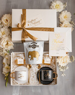  Prezenty dla Młodej Pary  Zestawy z Filiżanką lub Kubkiem Kreatywne pomysły na prezent ślubny dla Młodej Pary, co dać zamiast kwiatów, filiżanki dla Pary młodej z napisami, box z filiżankami dla Pary Młodej14